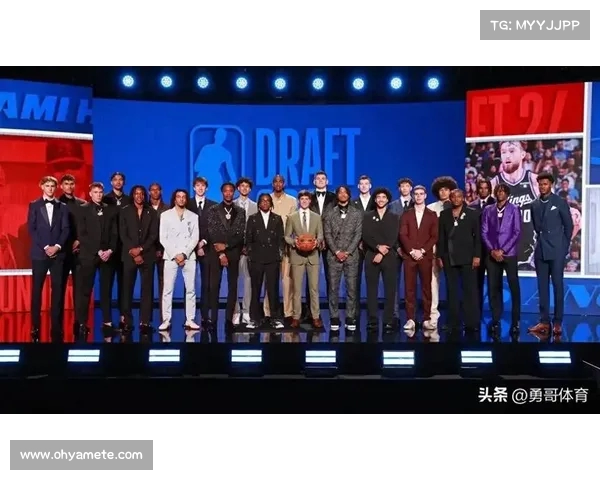 NBA赛季精彩回顾：超级巨星对决与新秀崛起的激烈角逐
